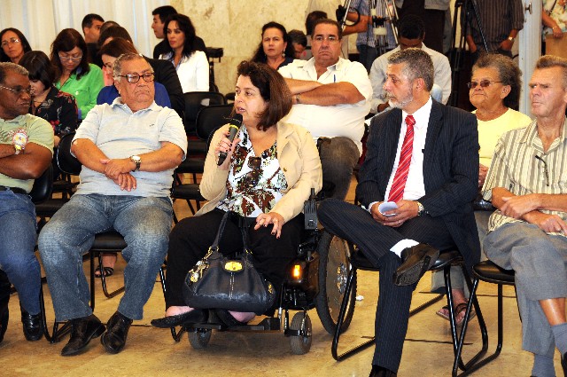 Público participou da reunião que discutiu lei que prevê gratuidade do transporte