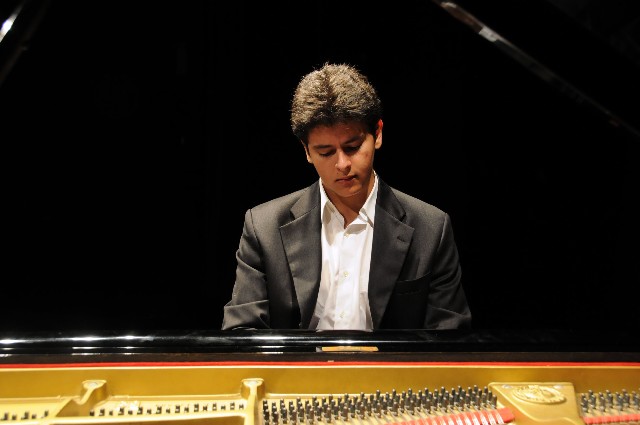 Ígor Rocha vai interpretar composições de Maurice Ravel e Frédéric Chopin
