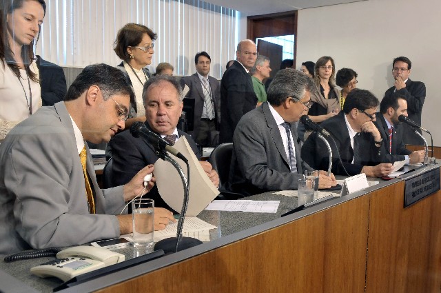 Também recebeu parecer pela ratificação a concessão de regime especial de tributação ao setor de vestuário, cama, mesa e banho