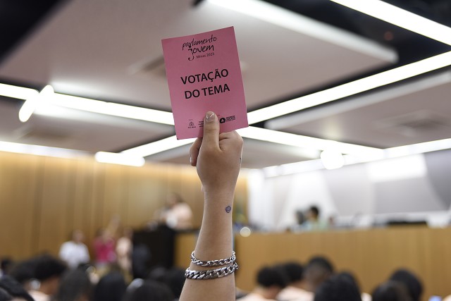 Parlamento Jovem de Minas 2023 - Etapa Estadual - Escolha do Tema do PJ Minas 2024