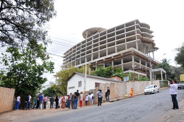 A entrada ao canteiro de obras não foi autorizada pela Prefeitura de Belo Horizonte sob a alegação de ausência de equipamentos de segurança