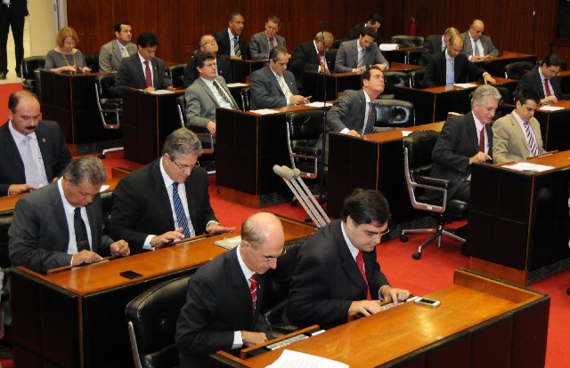 Votação secreta dos vetos ocorreu na manhã desta quarta-feira (25)