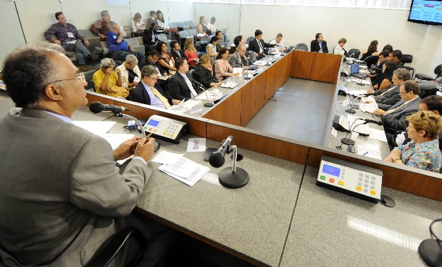 Deputado Célio Moreira (PSDB) e público durante Audiência Pública do PPAG - 