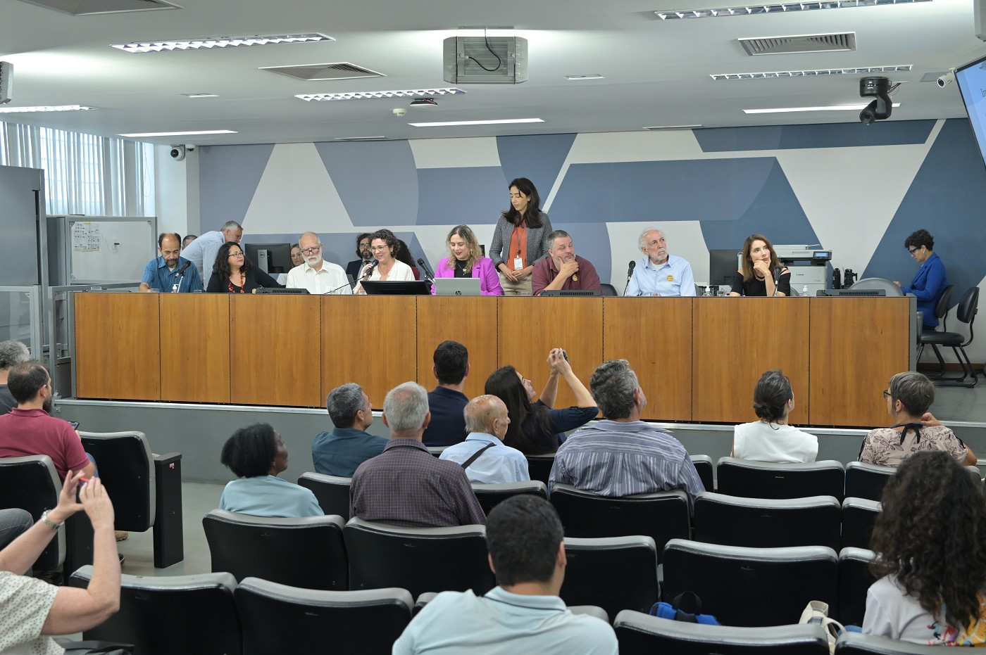 Comissão de Administração Pública - debate sobre construção de bacia de contenção de águas pluviais nas imediações dos bairro Estoril