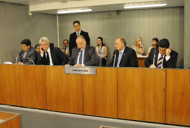 Além de analisar o projeto, os deputados aprovaram requerimento para audiência de revisão do PPAG 2012-2015.