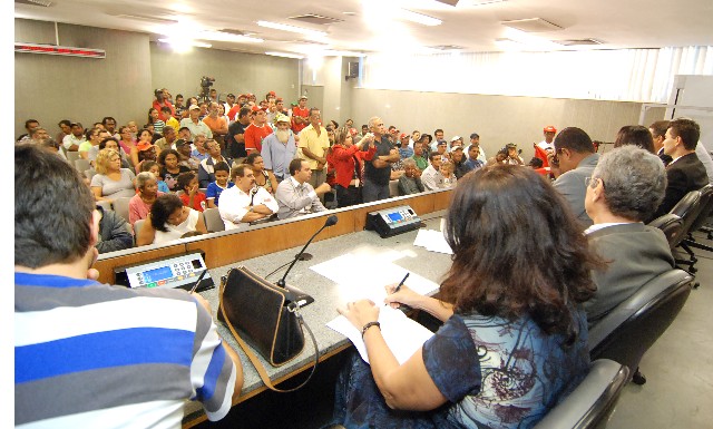 A comissão discutiu os problemas causados por agrotóxicos aos trabalhadores rurais