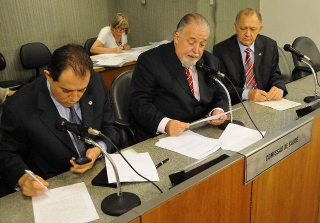 Deputados aprovaram três requerimentos na manhã desta quarta-feira (25)