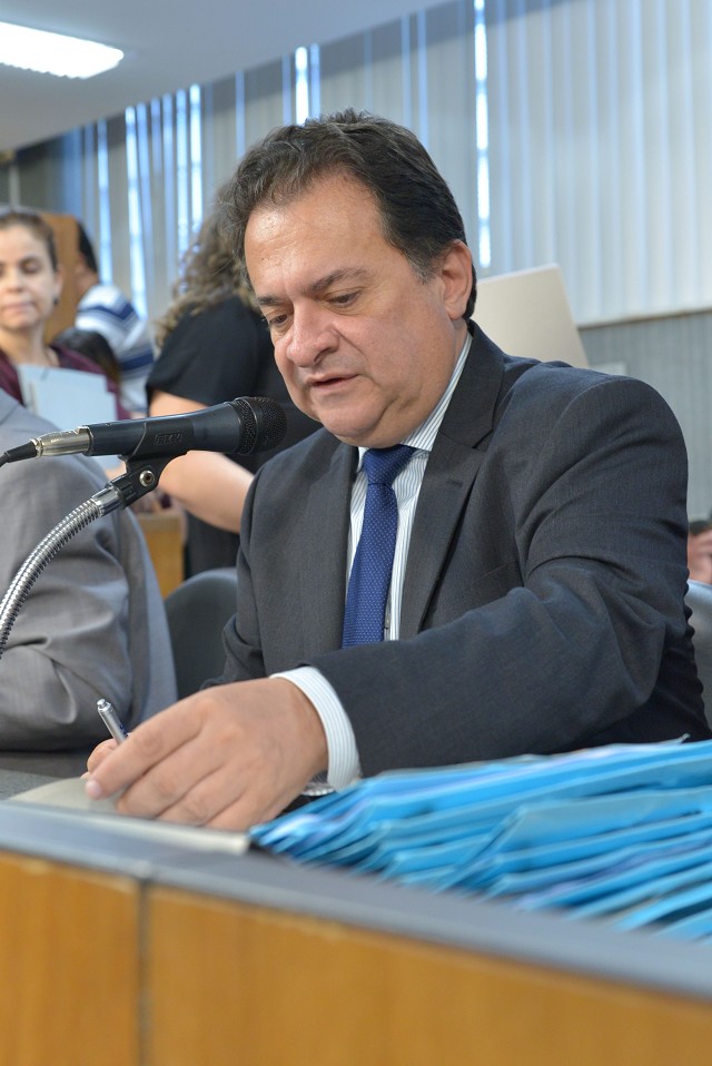 Leonídio Bouças opinou pela legalidade da proposta, em sua forma original