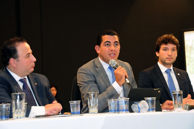 Miguel Corrêa Jr. (centro) calcula que, para terminar o complexo, são necessários entre R$ 80 milhões e R$ 100 milhões