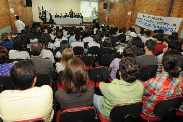 A reunião aconteceu no Centro de Formação Profissional Aloysio Ribeiro de Almeida, no Centro de Varginha