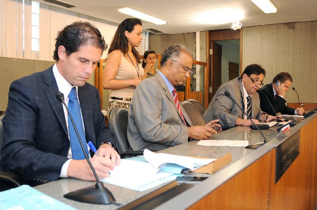 Gustavo Corrêa (à esq.) foi relator dos três projetos analisados pela comissão