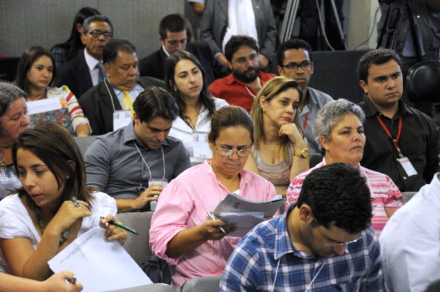 Representantes da sociedade civil apresentaram sugestões durante a reunião desta quarta (7)