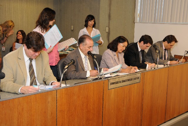 Parecer aprovado pela comissão retirou do texto original imposição de providências ao Executivo, de modo a evitar vício de iniciativa