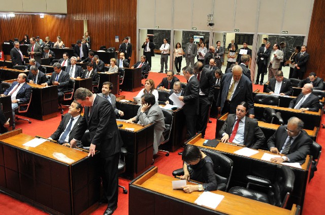 Deputados aprovam projeto com duas emendas da Comissão de Fiscalização