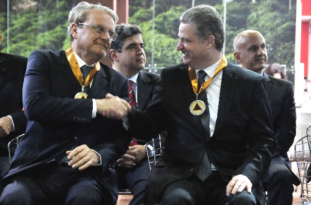 A medalha é entregue anualmente àqueles que se destacaram na defesa dos municípios e dos cidadãos mineiros