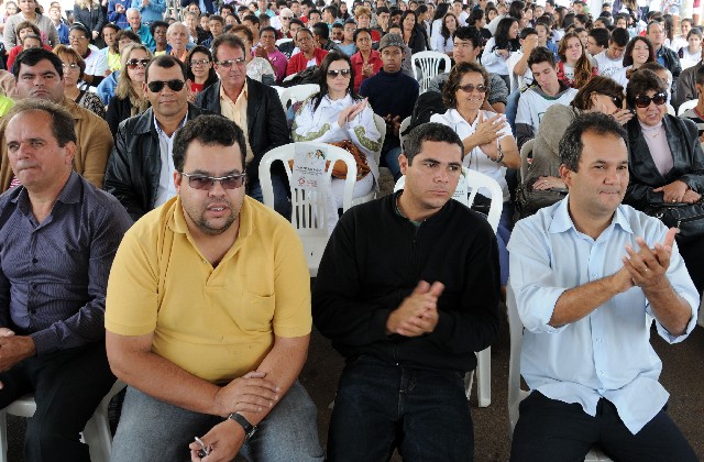 A reunião foi realizada na Praça Padre José, com a presença da população e autoridades locais