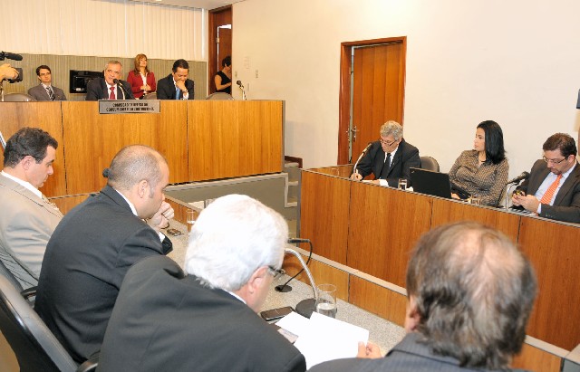 Representantes de operadoras de telefonia foram ouvidos durante a audiência