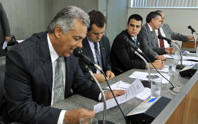 Deputados receberam diversos convidados para analisar a legislação do setor