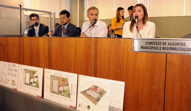 A prefeita da cidade daniela Nogueira questiona 