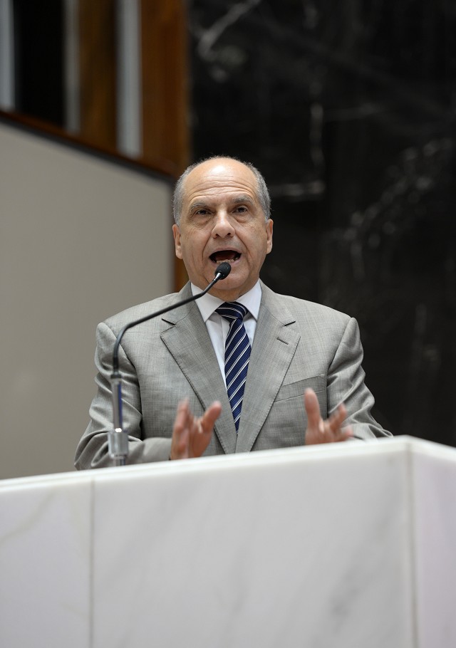 Santiago criticou gestões petistas no Governo Federal