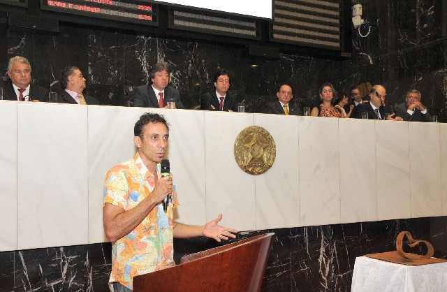 A solenidade de assinatura do convênio para criação do monumento ocorreu em setembro de 2013 - Arquivo/ALMG
