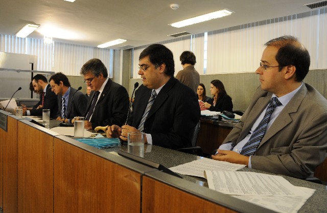 Após aprovação em 1º turno pelo Plenário, projetos foram apreciados pela FFO nesta terça (13), já em 2° turno