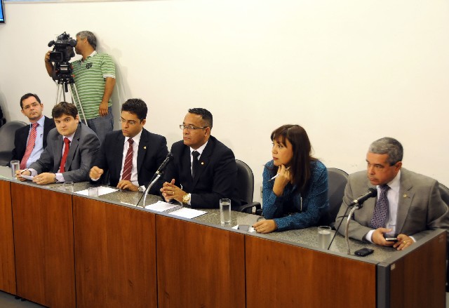 Elexander Camargo Diniz, Lucas de Simões, João Paulo Torres, Jeferson Botelho Pereira, Valéria Rodrigues e Hebert Carneiro
