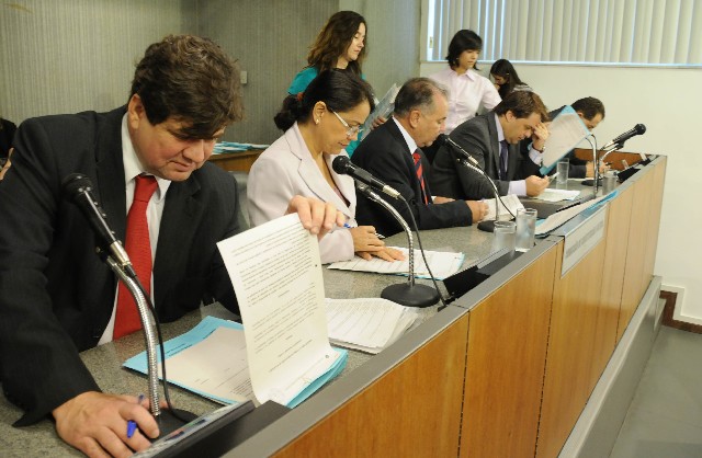 Parecer de André Quintão (à esq.) concluiu pela legalidade do projeto, sem alterações no texto