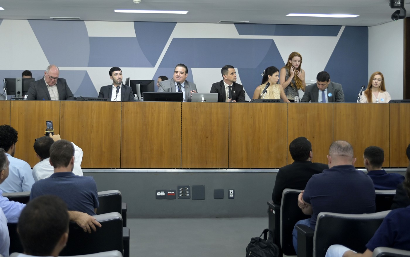 Comissão de Defesa do Consumidor e do Contribuinte - debate sobre a falta de abastecimento de água pela Copasa