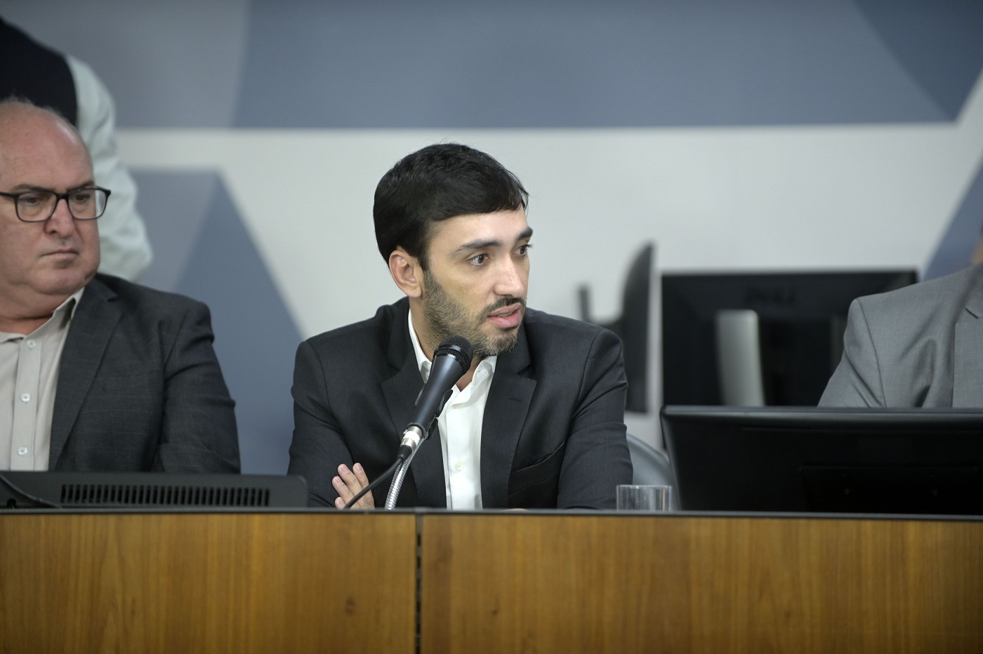 Comissão de Defesa do Consumidor e do Contribuinte - debate sobre a falta de abastecimento de água pela Copasa
