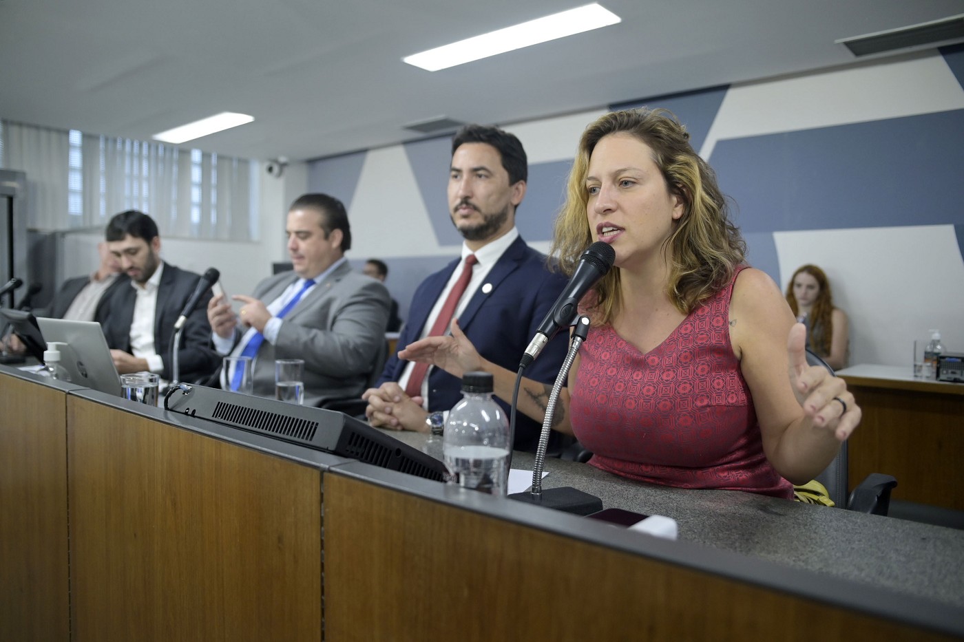 Comissão de Defesa do Consumidor e do Contribuinte - debate sobre a falta de abastecimento de água pela Copasa