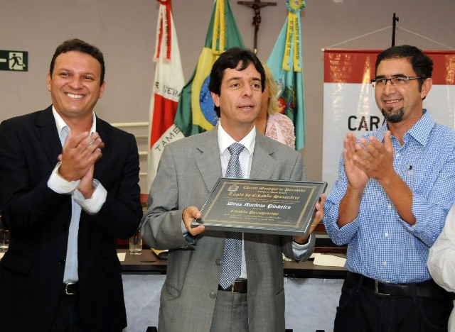 O deputado Dinis Pinheiro recebeu o título de cidadão honorário de Paraopeba