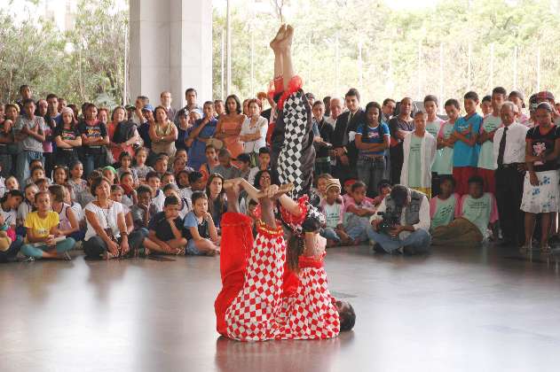 Apresentação durante a Semana Paulo Freire, em 2006, uma das iniciativas promovidas pelo centro - Arquivo ALMG