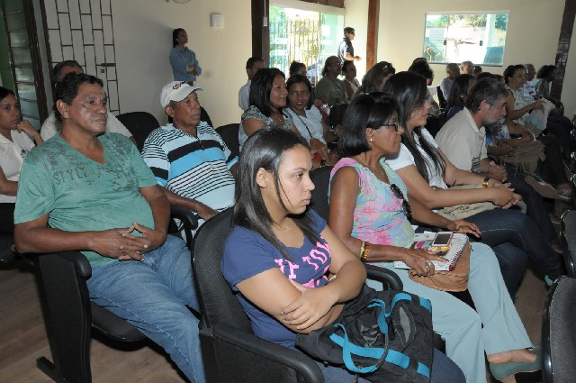 Participantes criticaram a interrupção das obras de limpeza da Lagoa Central
