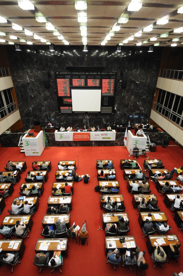 O Plenário da ALMG recebeu representantes do setor cultural de várias regiões do Estado
